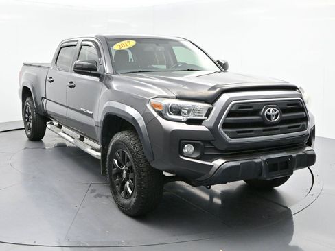 Used 2017 Toyota Tacoma SR5 w/ Tow Package AWD/4WD image 2