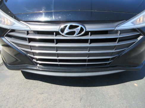 Used 2019 Hyundai Elantra SE w/ Cargo Package FWD image 15