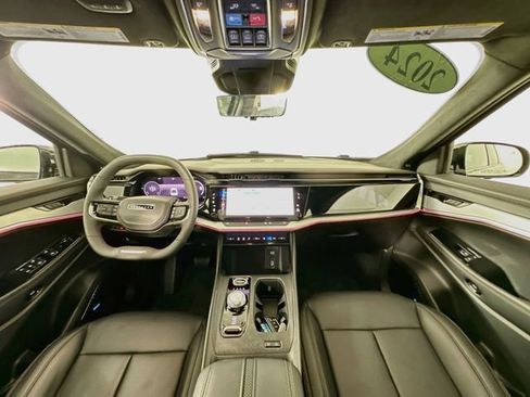 Used 2024 Jeep Wagoneer Launch Edition AWD/4WD image 3