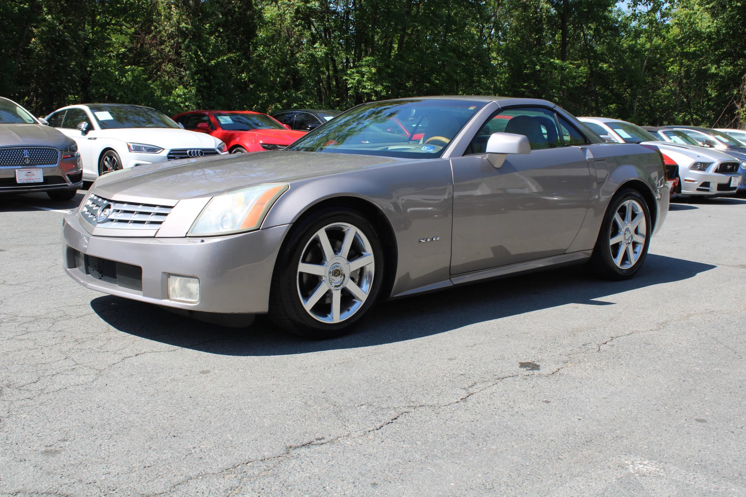 Used 2005 Cadillac XLR RWD image 3