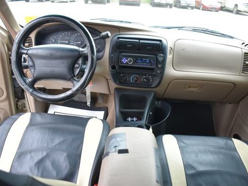 Used 2000 Ford Explorer XLT AWD/4WD image 19
