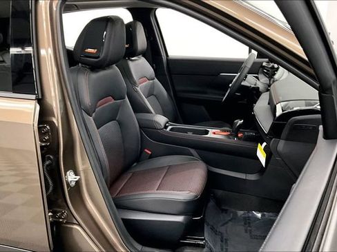 New 2026 Nissan Kicks SR w/ SR Premium Package AWD/4WD image 37