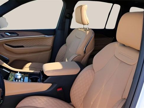 New 2025 Jeep Grand Cherokee Summit image 12