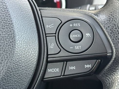 Used 2024 Toyota RAV4 XLE FWD image 27