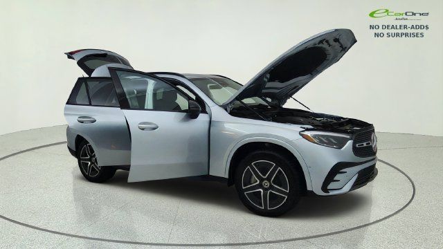 Used 2025 Mercedes-Benz GLC 300 4MATIC image 8