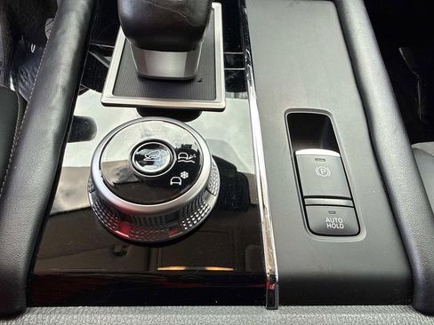 Used 2024 Mitsubishi Outlander SE image 32