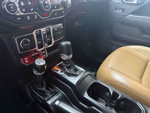 Used 2021 Jeep Wrangler Unlimited Rubicon w/ Cold Weather Group AWD/4WD image 22