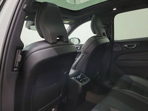 Used 2022 Volvo XC60 B6 R-Design w/ Advanced Package image 14