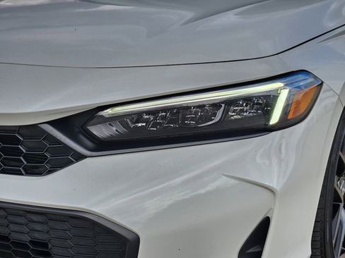 Used 2025 Honda Civic Sport image 9