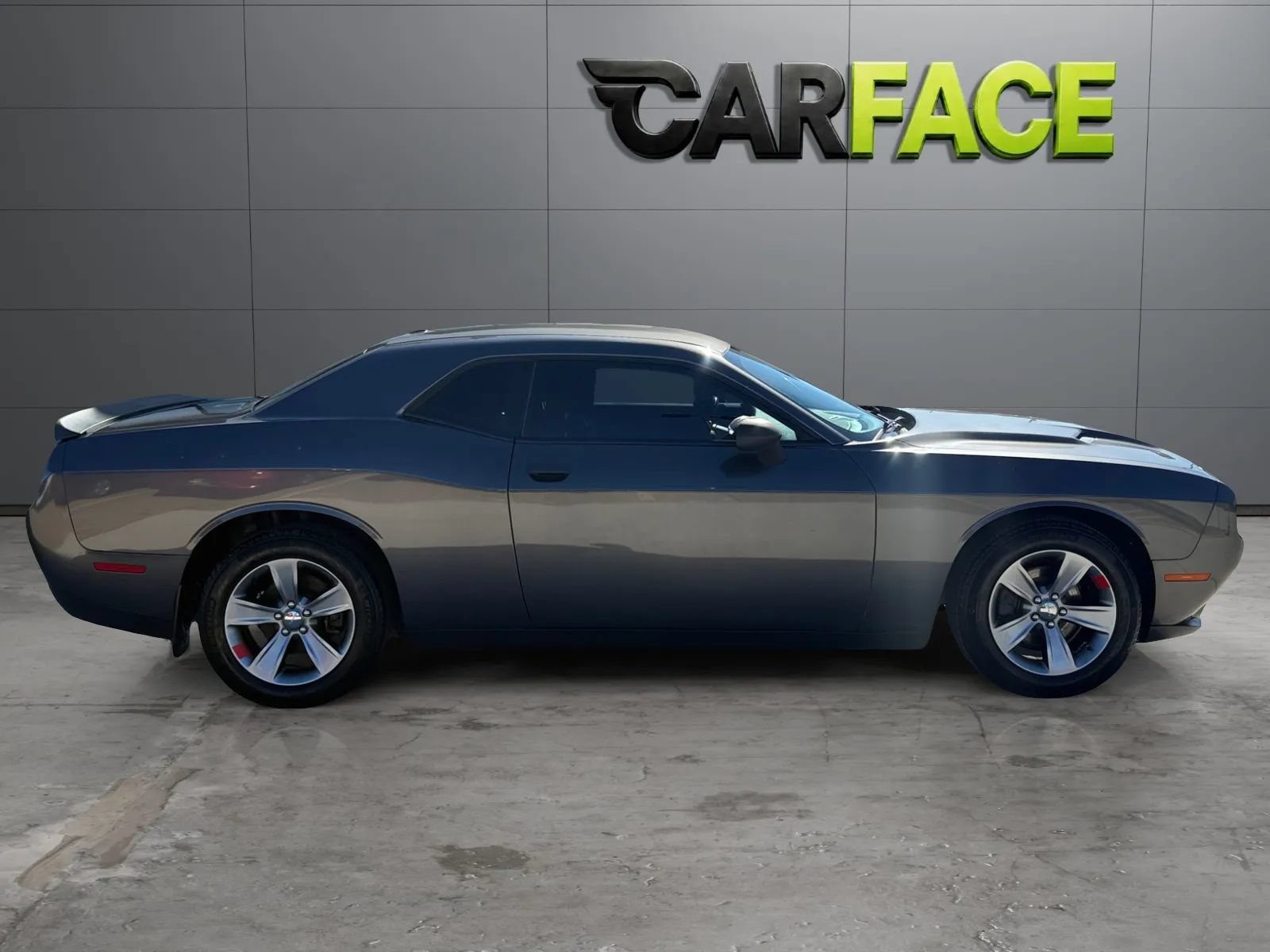 Used 2015 Dodge Challenger SXT RWD image 14