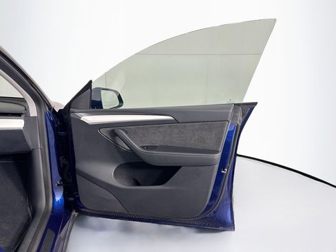 Used 2023 Tesla Model Y Long Range image 32