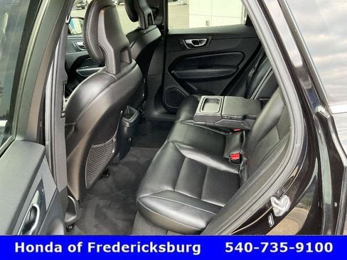 Used 2018 Volvo XC60 T6 Momentum w/ Advanced Package AWD/4WD image 32