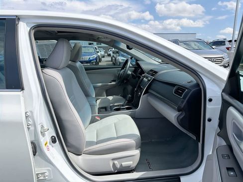 Used 2015 Toyota Camry XLE w/ Moonroof Package image 27