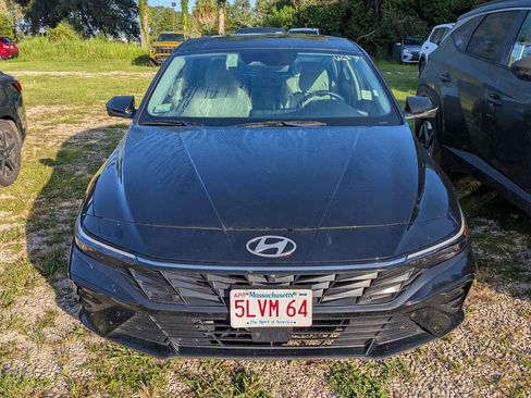 Used 2024 Hyundai Elantra Limited FWD image 2
