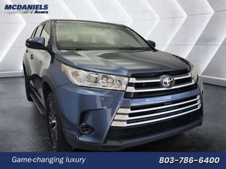 Used 2019 Toyota Highlander LE w/ Phone Cable & Charge Package image 1