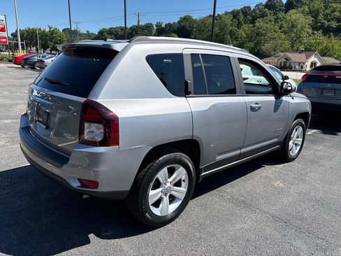 Used 2016 Jeep Compass Latitude AWD/4WD image 5