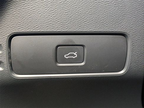 New 2026 Volvo XC40 B5 Ultra w/ Protection Package Premier image 32