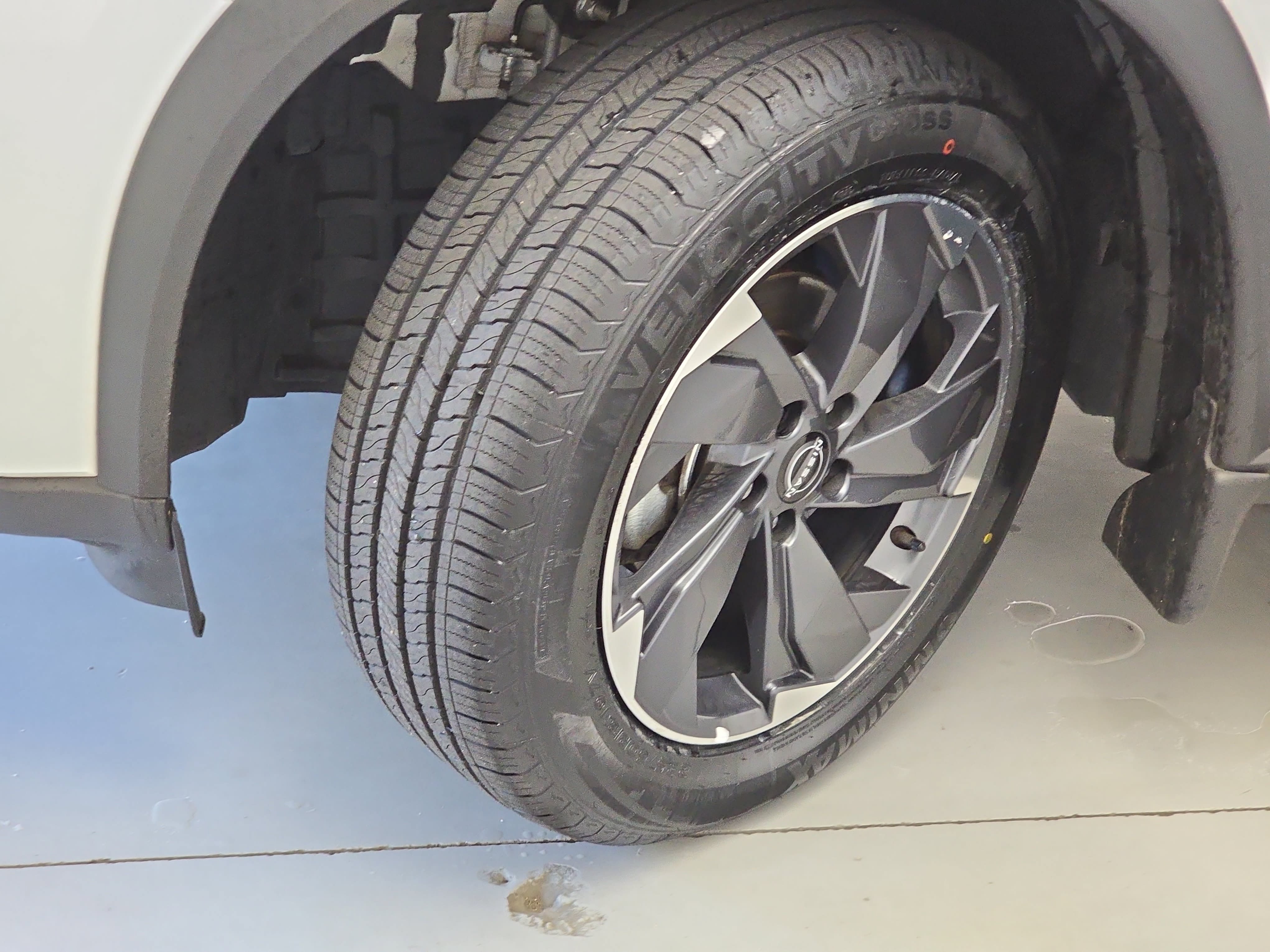 Certified 2025 Nissan Rogue SV FWD image 31