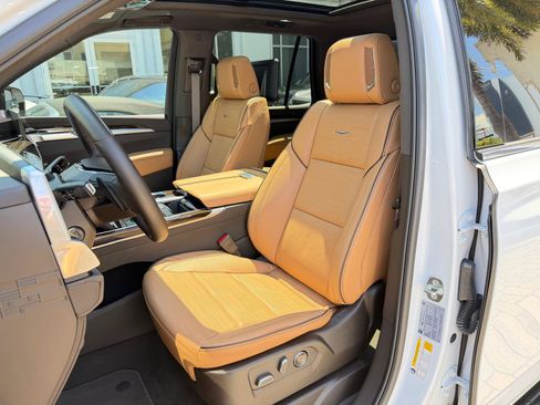 Used 2026 Cadillac Escalade Luxury w/ Touring Package AWD/4WD image 30