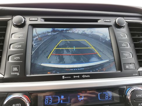 Used 2017 Toyota Highlander Limited image 7