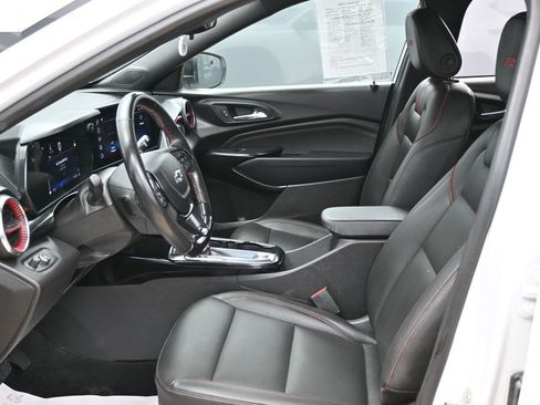 Used 2024 Chevrolet Trax RS FWD image 14