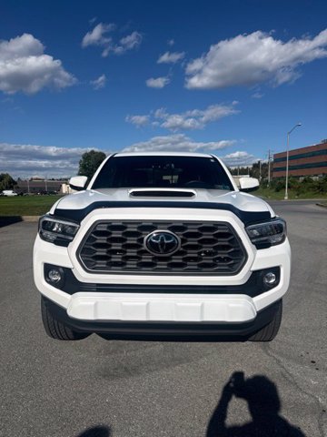 Used 2023 Toyota Tacoma TRD Sport w/ Technology Package AWD/4WD image 3
