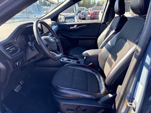 Used 2024 Ford Escape ST-Line w/ Tech Pack #1 AWD/4WD image 10
