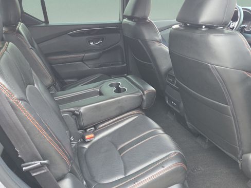 Used 2023 Honda Pilot Sport image 16