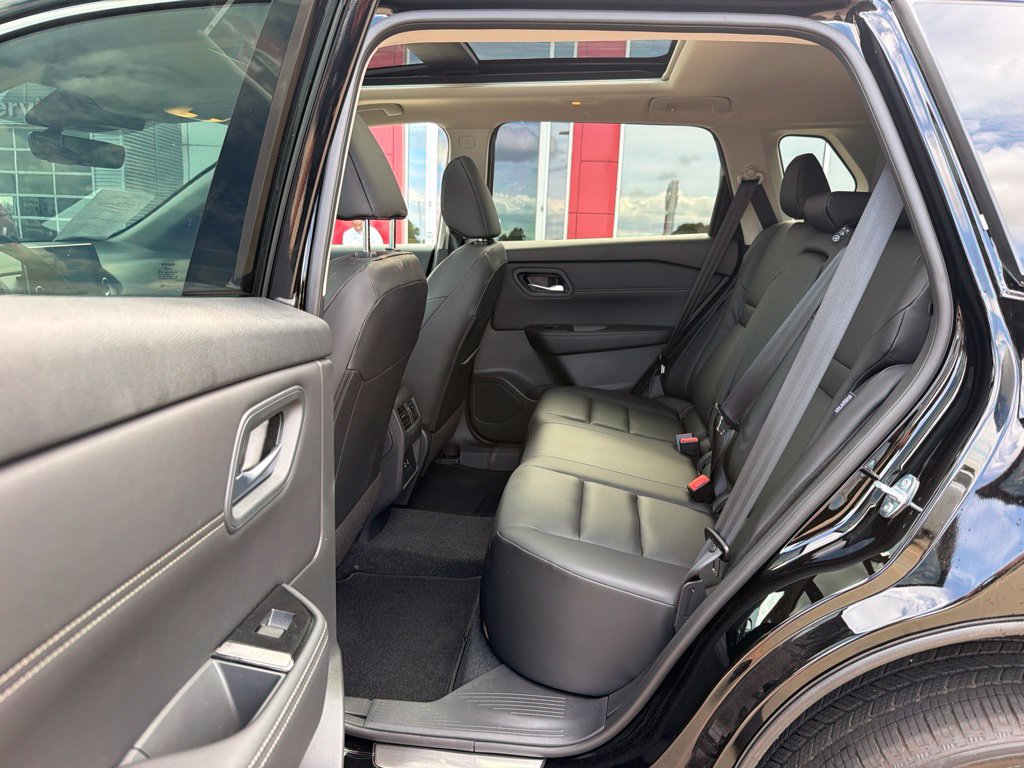 Used 2026 Nissan Rogue Dark Armor FWD image 16