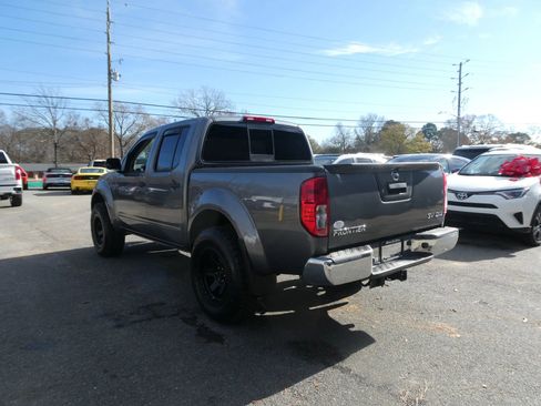 Used 2019 Nissan Frontier SV image 9