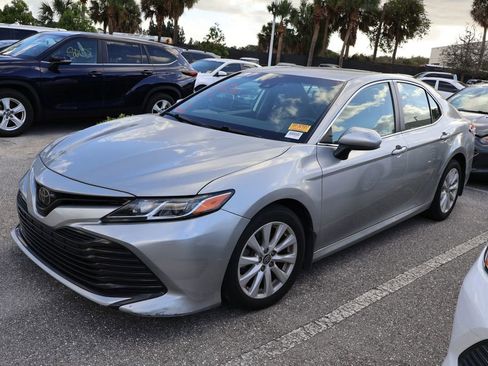 Used 2019 Toyota Camry LE image 1