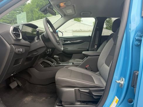 Used 2025 Chevrolet TrailBlazer LT AWD/4WD image 5