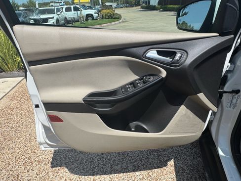 Used 2017 Ford Focus Electric Hatchback FWD image 23