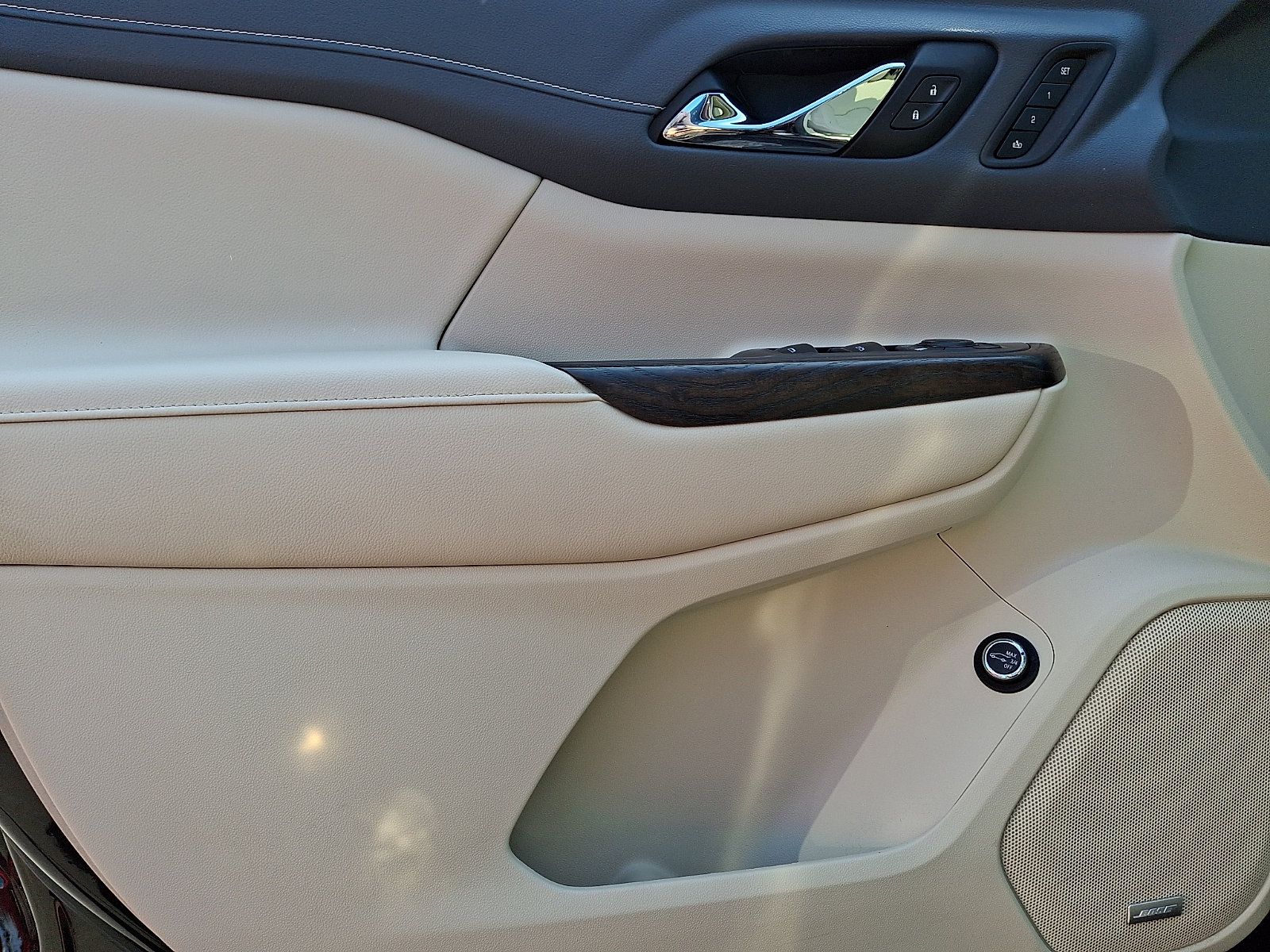 Used 2020 GMC Acadia Denali AWD/4WD image 10