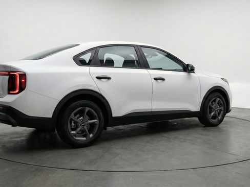 Used 2025 Kia K4 LXS image 9