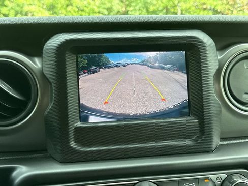 Used 2022 Jeep Wrangler Unlimited Sport AWD/4WD image 22
