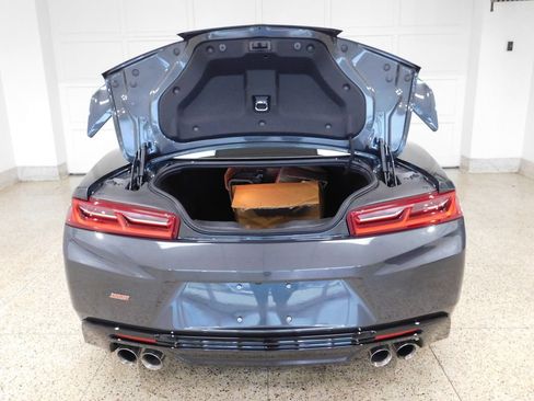 Used 2018 Chevrolet Camaro SS RWD image 60
