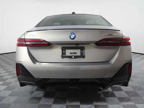 Used 2025 BMW i5 xDrive40 w/ Executive Package image 4