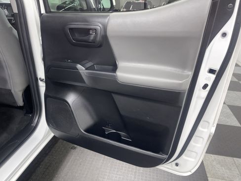 Used 2022 Toyota Tacoma SR image 18