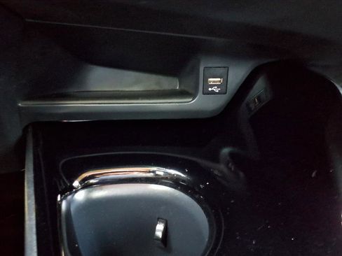 Used 2022 Toyota C-HR Limited image 7