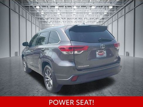 Used 2017 Toyota Highlander XLE AWD/4WD image 10