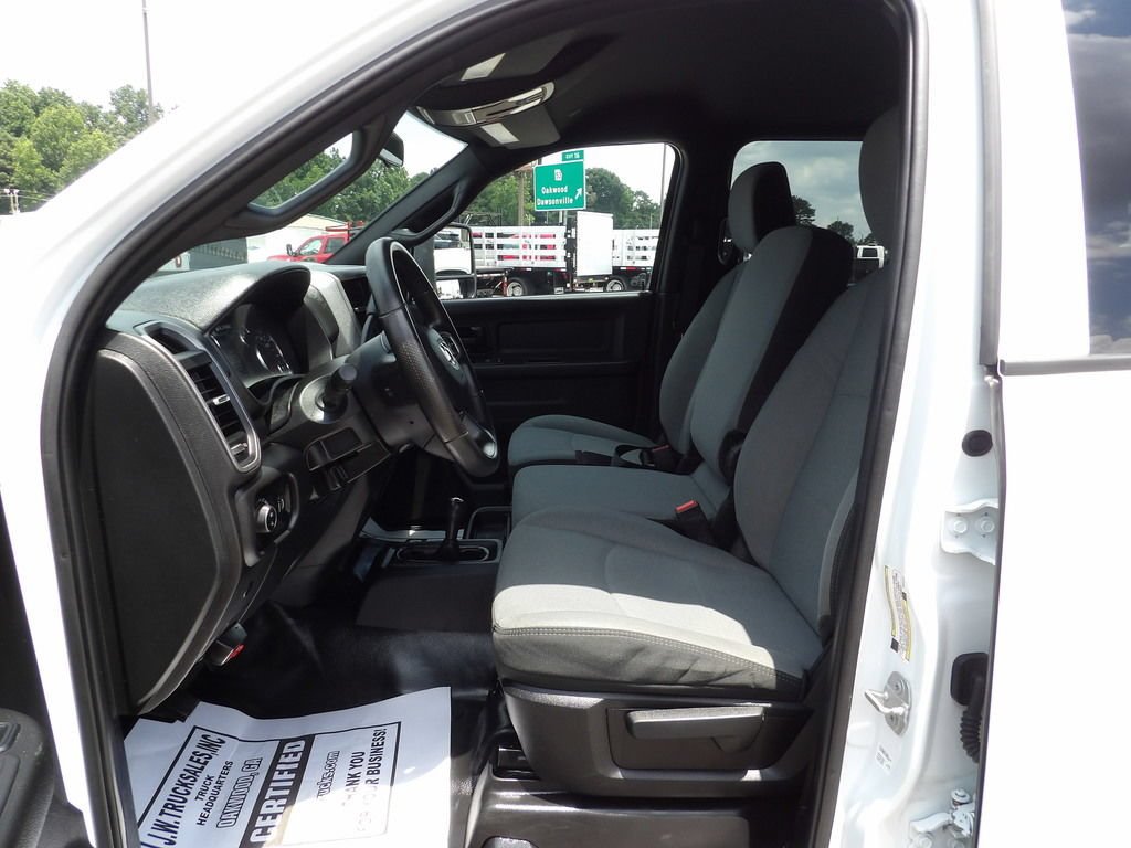 Used 2024 RAM 5500 Tradesman w/ Chrome Appearance Group AWD/4WD image 17
