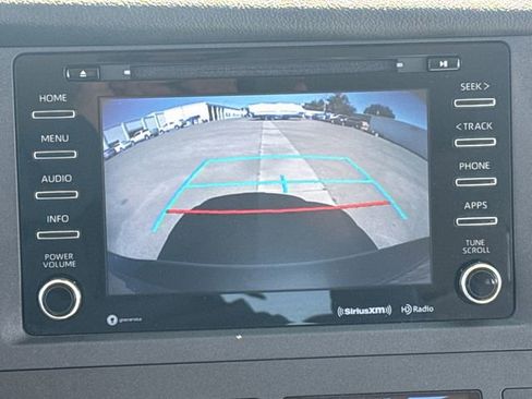 Used 2018 Toyota Sienna LE w/ Carpet Mat Package FWD image 20