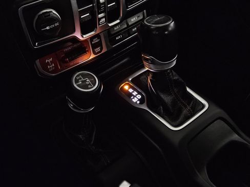 Used 2020 Jeep Gladiator Rubicon image 18