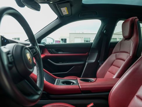 Used 2021 Porsche Taycan 4S image 23