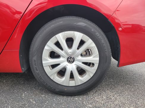 Used 2022 Toyota Prius LE FWD image 8