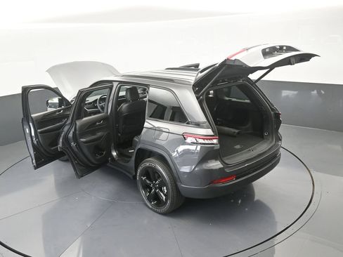 Used 2023 Jeep Grand Cherokee Altitude image 71