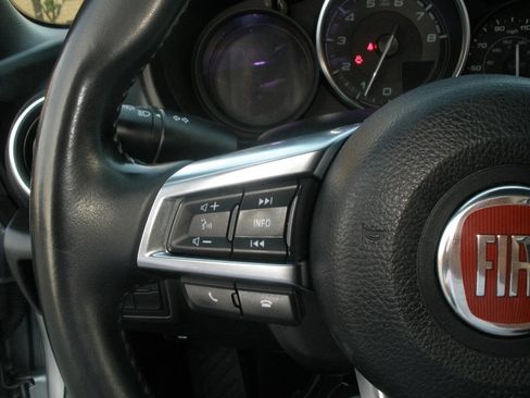 Used 2018 FIAT 124 Spider Classica w/ Technology & Siriusxm Group image 28