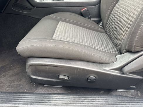 Certified 2022 Dodge Challenger SXT image 16