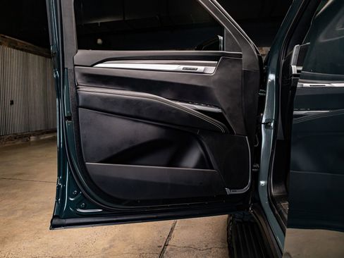 Used 2025 Cadillac Escalade V image 33